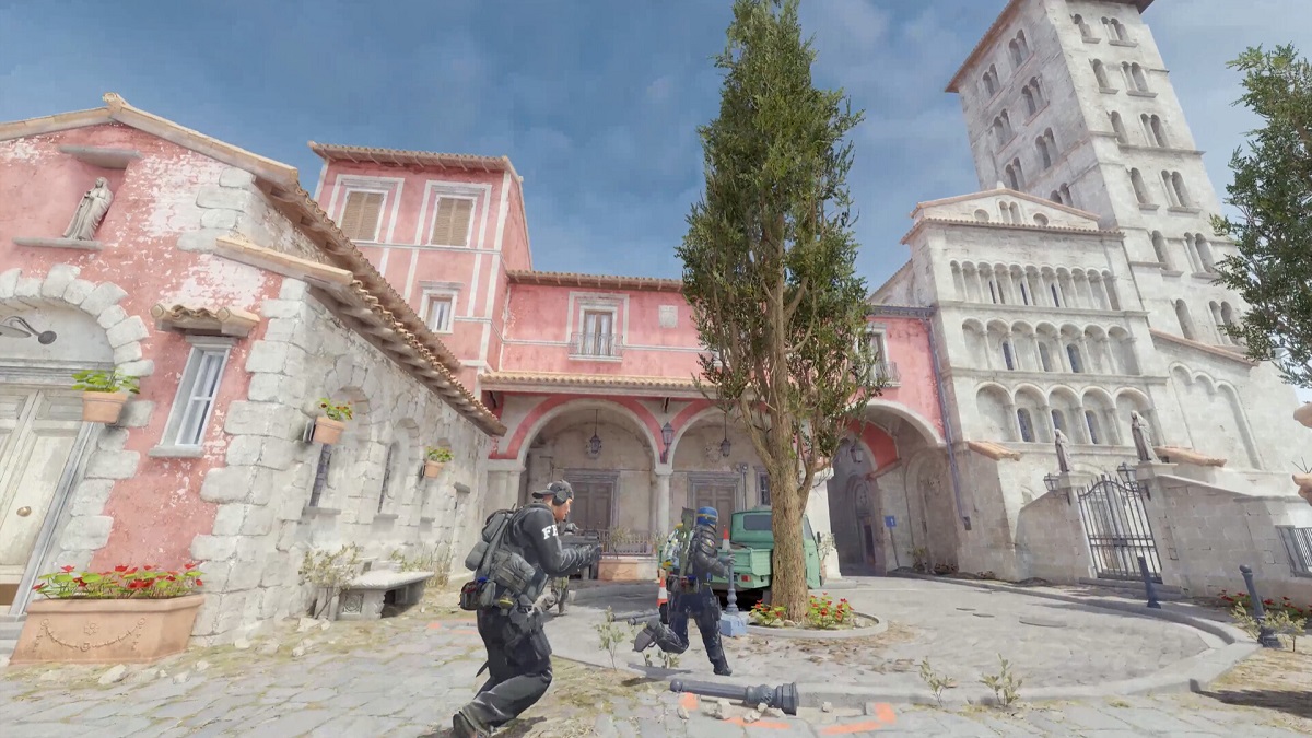 Counter-Strike 2: some people running through a brightly-lit plaza.