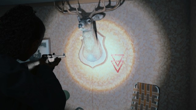 Deer head in cabin in Alan Wake 2.