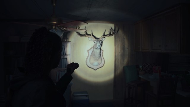 Trailer deer head in Alan Wake 2.