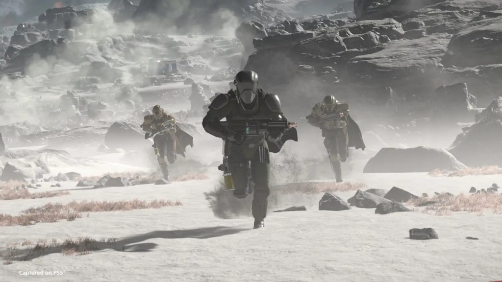 Helldivers patrol unit running through a battlefield