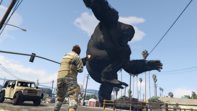 King Kong in GTA 5 being shot at by human