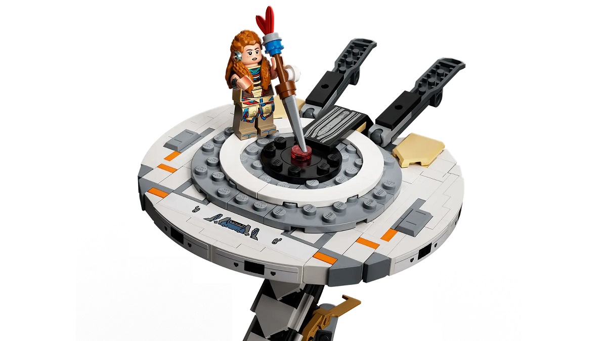 Lego Horizon Forbidden West Aloy on top of Tallneck