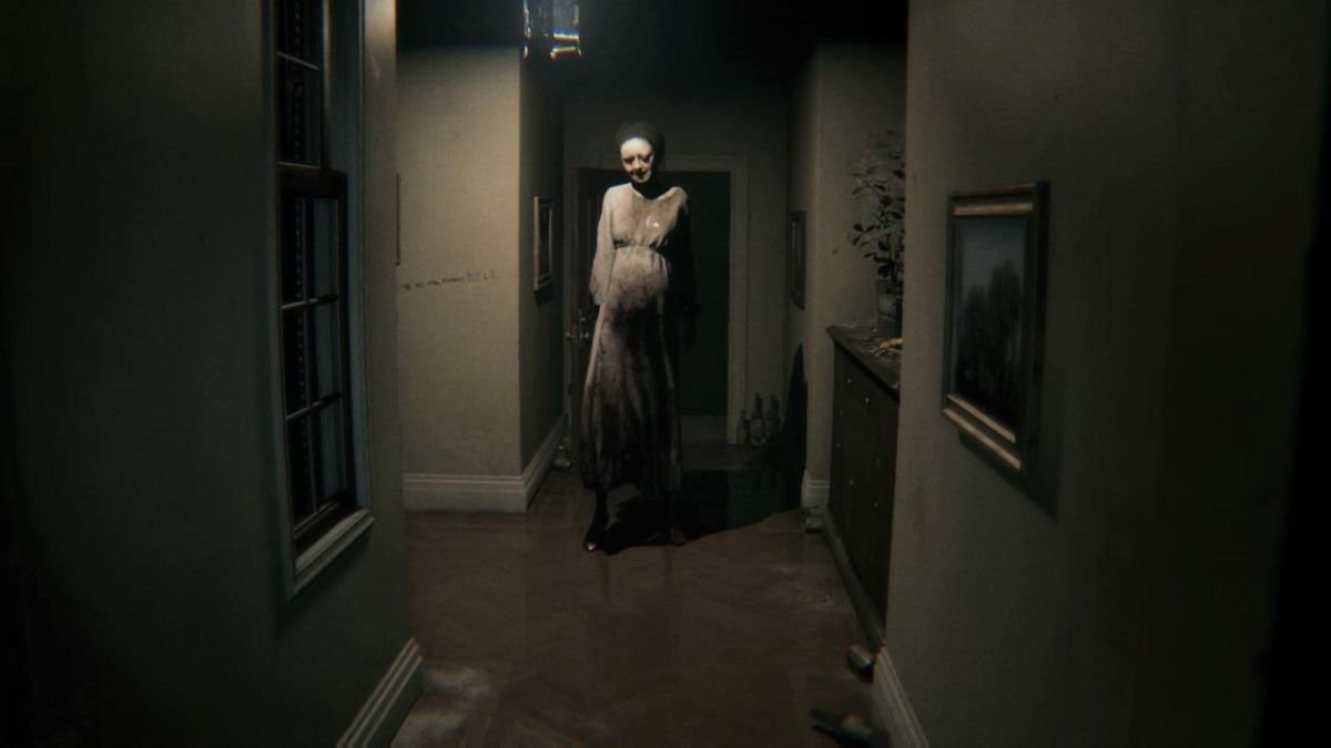 Silent Hills: a creepy looking woman down the end of a hallfway.