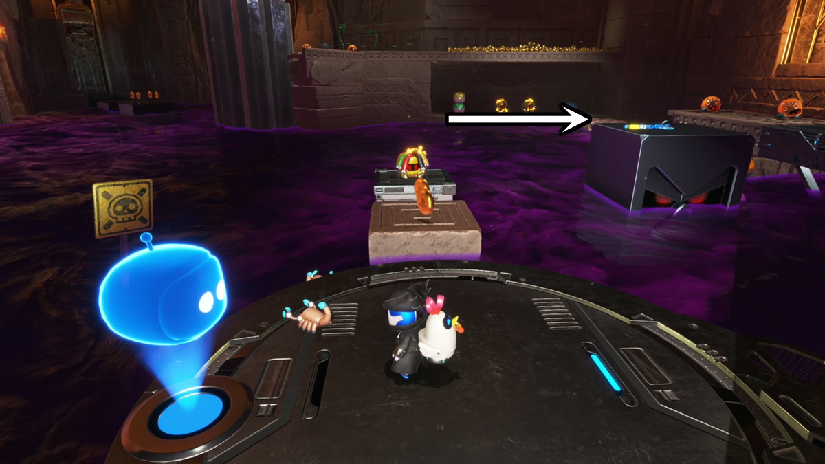 Astro Bot in a room with several platforms and deadly sand. An arrow points to an enemy.