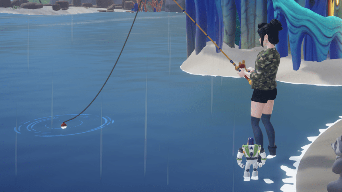 Fishing on Dazzle Beach in Disney Dreamlight Valley