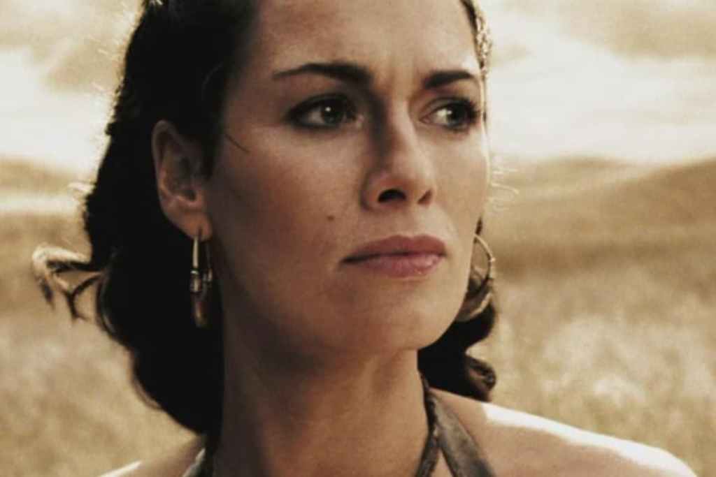 Lena Headey as the Queen in the movie 300.