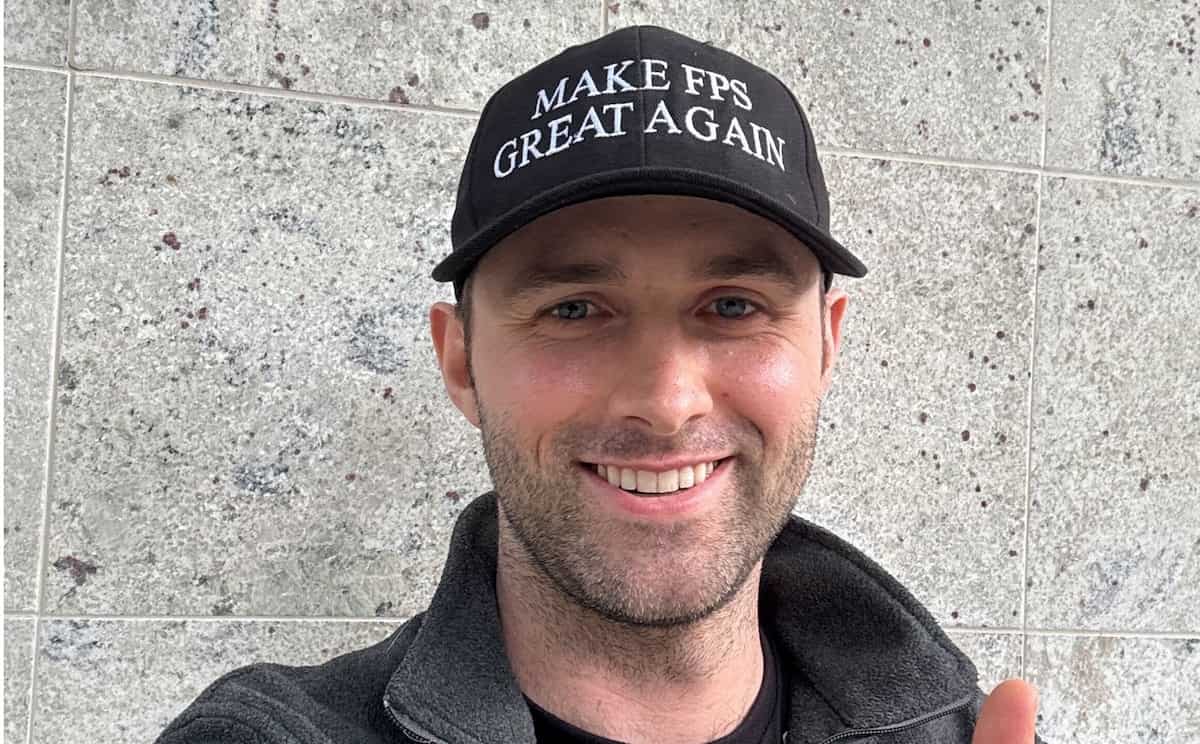 splitgate 2 guy in "Make FPS Great Again" hat