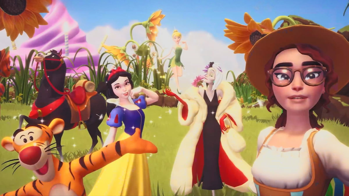 A player taking a picture with Cruella, Snow White, Tigger, and Tinker Bell in Disney Dreamlight Valley