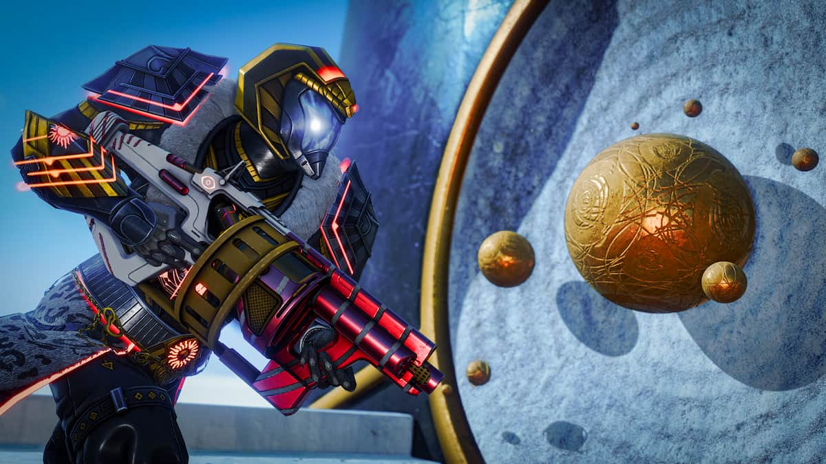 A Titan clad in Renegades' Trials gear holds a Cataphract grenade launcher in Destiny 2.