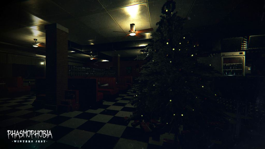 A holiday tree at nell's diner in phasmophobia