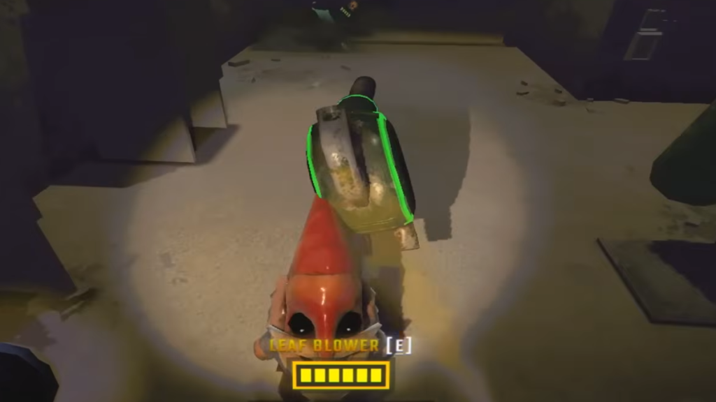 Using the Leaf Blower against a Gnome in REPO