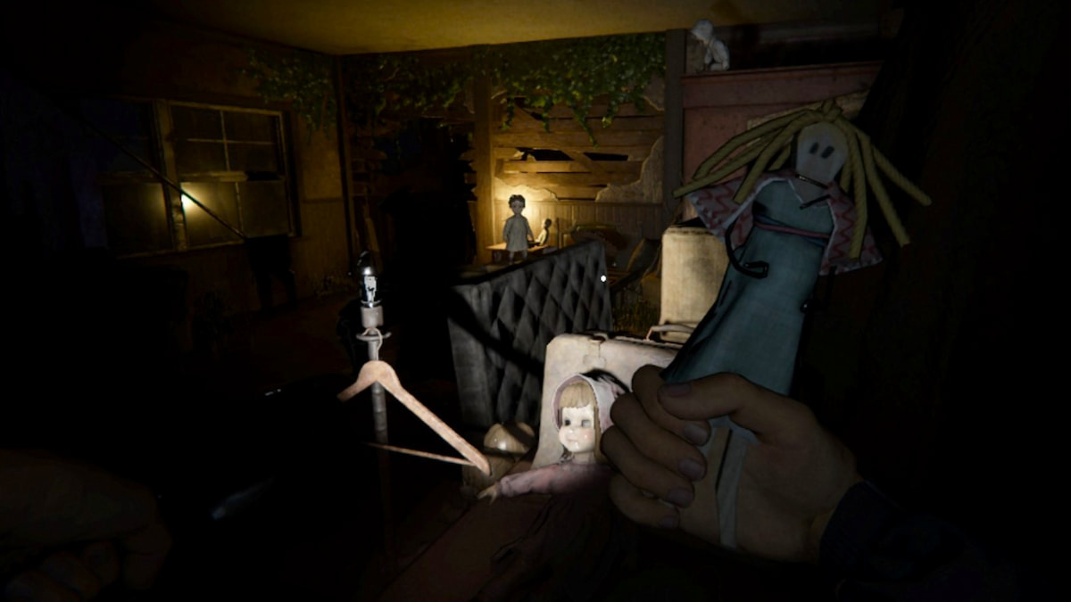 Holding doll in doll room at cauldron lake in phasmophobia alan wake event